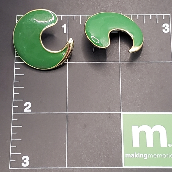 Thick Green Enamel C Stud Earrings - Picture 5 of 6